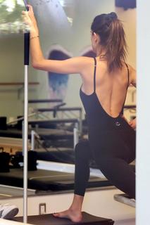 Alessandra Ambrosio feet photo thumbnail