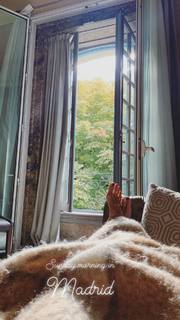 Alessandra Ambrosio feet photo thumbnail