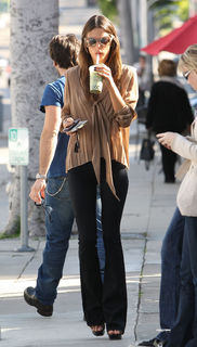 Alessandra Ambrosio feet photo thumbnail