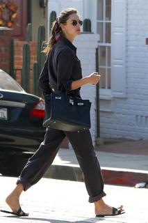 Alessandra Ambrosio feet photo thumbnail