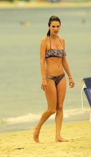 Alessandra Ambrosio feet photo thumbnail