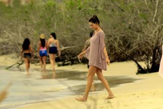 Alessandra Ambrosio feet photo thumbnail