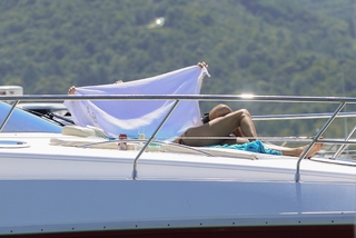 Alessandra Ambrosio feet photo thumbnail