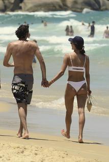 Alessandra Ambrosio feet photo thumbnail