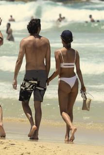 Alessandra Ambrosio feet photo thumbnail