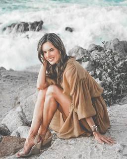 Alessandra Ambrosio feet photo thumbnail