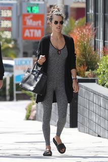 Alessandra Ambrosio feet photo thumbnail