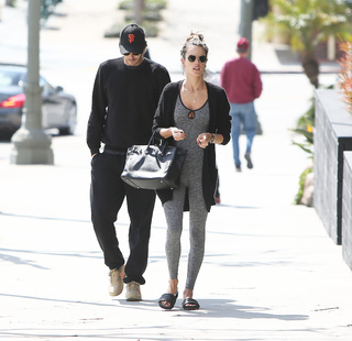 Alessandra Ambrosio feet photo thumbnail