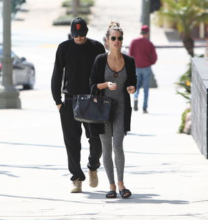 Alessandra Ambrosio feet photo thumbnail