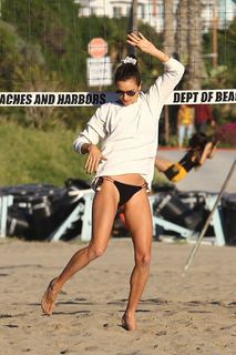 Alessandra Ambrosio feet photo thumbnail