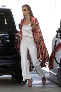 Alessandra Ambrosio feet photo thumbnail