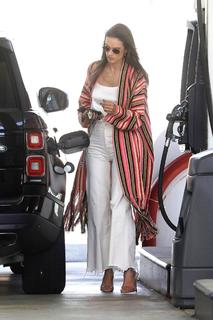 Alessandra Ambrosio feet photo thumbnail