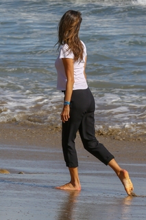 Alessandra Ambrosio feet photo thumbnail