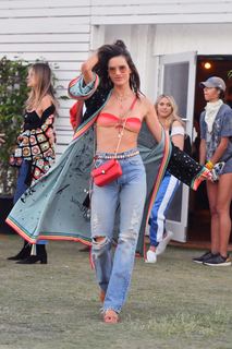 Alessandra Ambrosio feet photo thumbnail