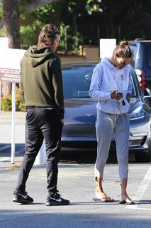 Alessandra Ambrosio feet photo thumbnail