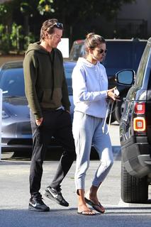 Alessandra Ambrosio feet photo thumbnail