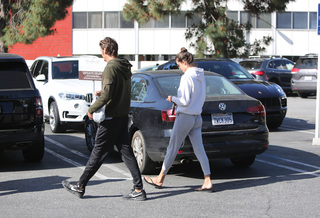 Alessandra Ambrosio feet photo thumbnail