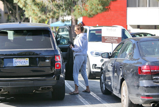 Alessandra Ambrosio feet photo thumbnail