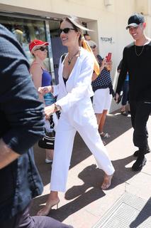 Alessandra Ambrosio feet photo thumbnail