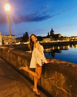 Alessandra Ambrosio feet photo thumbnail