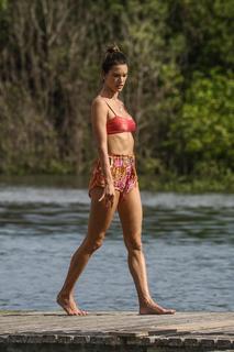 Alessandra Ambrosio feet photo thumbnail