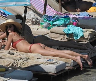 Alessandra Ambrosio feet photo thumbnail