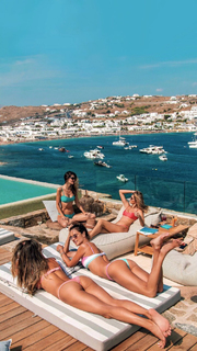 Alessandra Ambrosio feet photo thumbnail