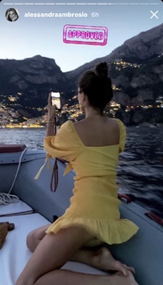 Alessandra Ambrosio feet photo thumbnail