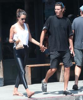 Alessandra Ambrosio feet photo thumbnail