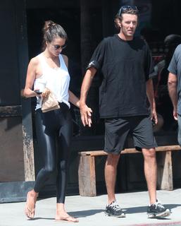 Alessandra Ambrosio feet photo thumbnail