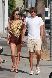 Alessandra Ambrosio feet photo thumbnail