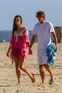 Alessandra Ambrosio feet photo thumbnail