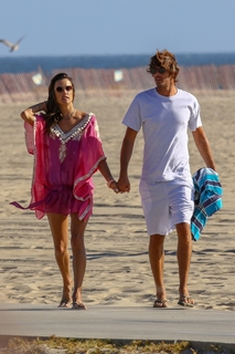 Alessandra Ambrosio feet photo thumbnail