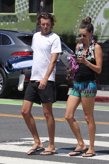 Alessandra Ambrosio feet photo thumbnail