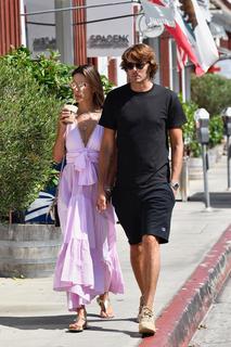Alessandra Ambrosio feet photo thumbnail