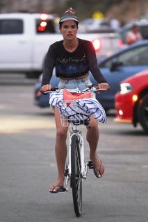 Alessandra Ambrosio feet photo thumbnail