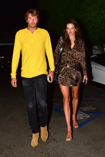 Alessandra Ambrosio feet photo thumbnail