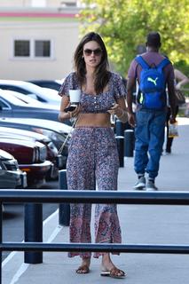Alessandra Ambrosio feet photo thumbnail
