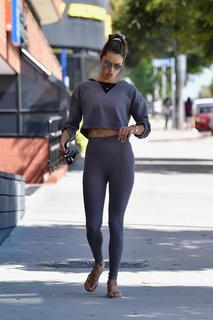 Alessandra Ambrosio feet photo thumbnail