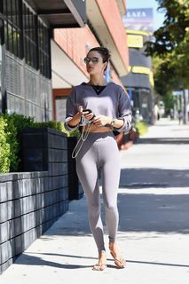 Alessandra Ambrosio feet photo thumbnail