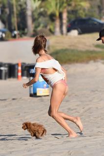 Alessandra Ambrosio feet photo thumbnail