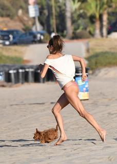 Alessandra Ambrosio feet photo thumbnail