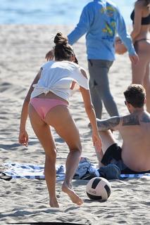 Alessandra Ambrosio feet photo thumbnail