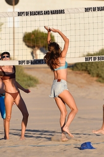 Alessandra Ambrosio feet photo thumbnail