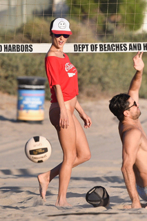 Alessandra Ambrosio feet photo thumbnail