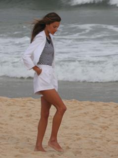 Alessandra Ambrosio feet photo thumbnail