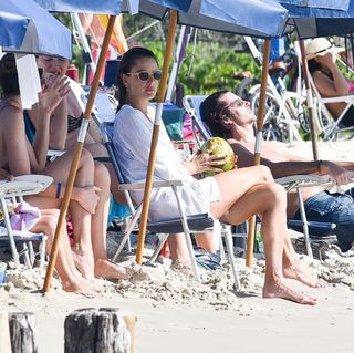 Alessandra Ambrosio feet photo thumbnail