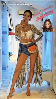 Alessandra Ambrosio feet photo thumbnail