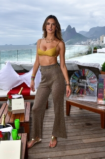 Alessandra Ambrosio feet photo thumbnail