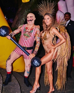 Alessandra Ambrosio feet photo thumbnail